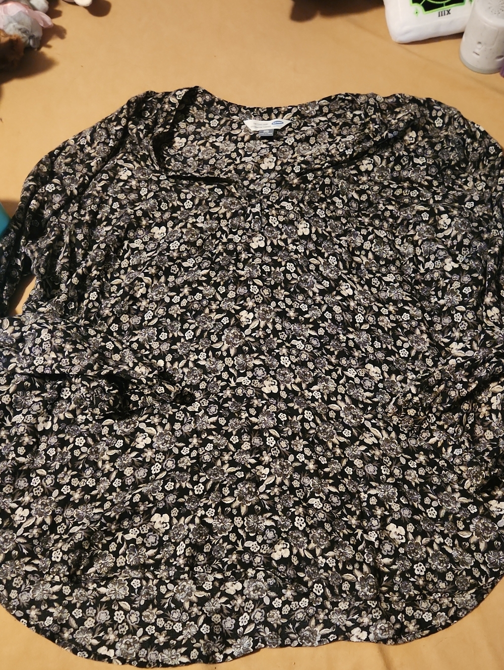 Old Navy Black and White Floral Long Sleeve Blouse